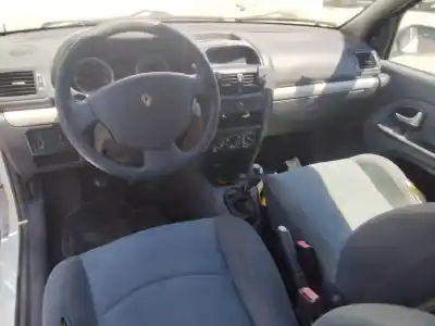 Здавання транспортного засобу renault clio ii fase ii (b/cb0) authentique року 2001 потужний 