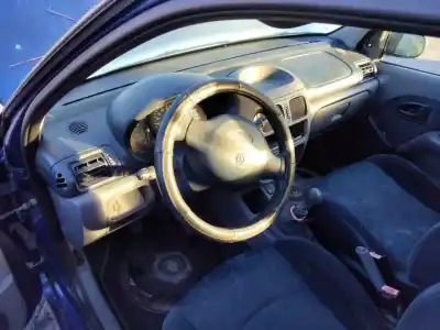 Здавання транспортного засобу renault clio ii fase i (b/cbo) 1.6 initiale (b/cbod) 90 cv / 66 kw року 2001 потужний 