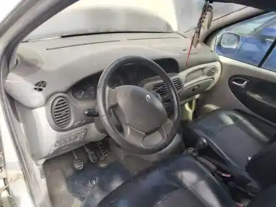 Здавання транспортного засобу renault scenic (ja..) 1.9 dci authentique року 2001 потужний 