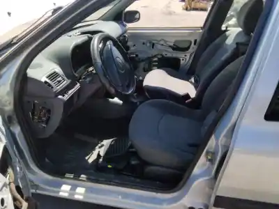 Scrapping Vehicle renault clio ii fase ii (b/cb0) pack authentique of the year 2001 powered 