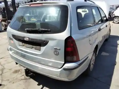 Veicolo di demolizione ford focus turnier (cak) ghia dell'anno 2001 alimentato f9da