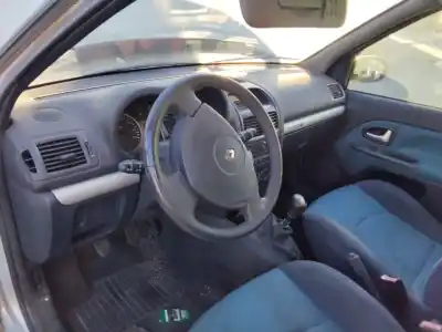 Здавання транспортного засобу renault clio ii fase ii (b/cb0) authentique року 2001 потужний 