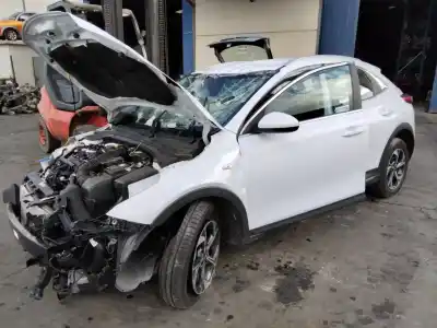 Здавання транспортного засобу kia xceed drive року 2001 потужний g4lk