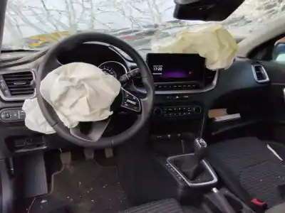 Здавання транспортного засобу kia xceed drive року 2001 потужний g4lk