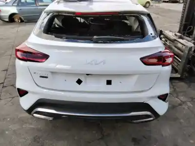 Здавання транспортного засобу kia xceed drive року 2001 потужний g4lk