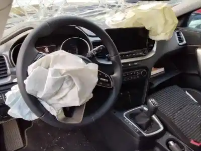 Здавання транспортного засобу kia xceed drive року 2001 потужний g4lk