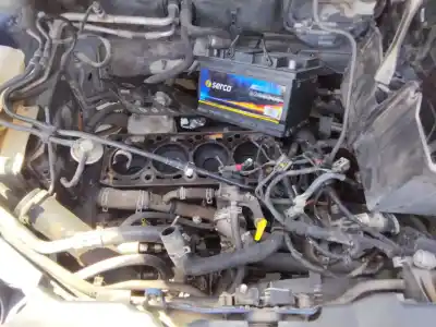 Veículo de Sucata ford focus berlina (cap) ambiente (d) do ano 2001 alimentado 