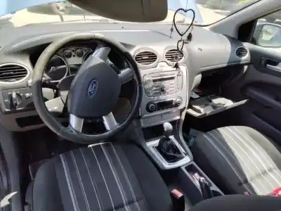 Veículo de Sucata ford focus berlina (cap) ambiente (d) do ano 2001 alimentado 