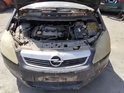 Veículo de Sucata opel zafira b cosmo do ano 2001 alimentado 