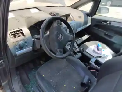Veículo de Sucata opel zafira b cosmo do ano 2001 alimentado 