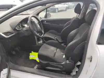 Veículo de Sucata peugeot 207 207 5p sport 1.4 do ano 2001 alimentado 