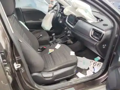 Veículo de Sucata KIA STONIC (YBCUV) Black Edition do ano 2001 alimentado G3LC