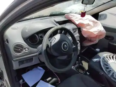 Здавання транспортного засобу renault clio iii authentique року 2001 потужний k9k768