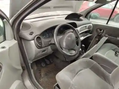 Здавання транспортного засобу renault scenic (ja..) 1.9 dci authentique року 2001 потужний 