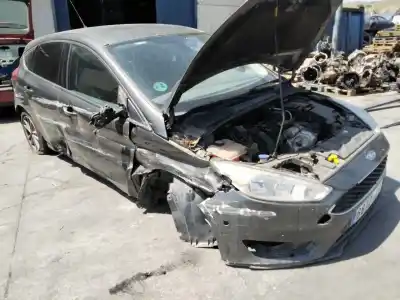 Scrapping Vehicle ford focus lim. black&red of the year 2001 powered xwda