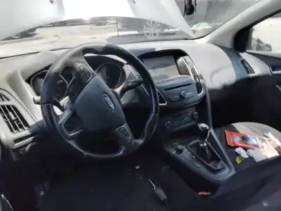 Scrapping Vehicle ford focus lim. black&red of the year 2001 powered xwda