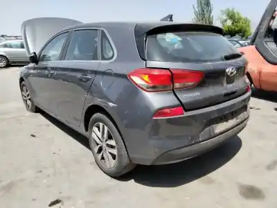 Véhicule à la ferraille hyundai i30 (pd) go  de l'année 2001 alimenté d4fb