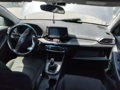 Véhicule à la ferraille hyundai i30 (pd) go  de l'année 2001 alimenté d4fb