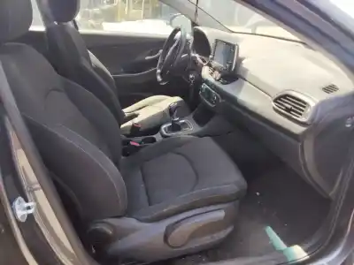 Véhicule à la ferraille hyundai i30 (pd) go  de l'année 2001 alimenté d4fb