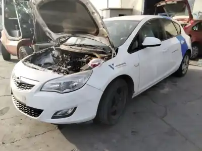 Veículo de Sucata opel astra j (p10) 1.3 cdti (68) do ano 2001 alimentado  Veículo de Sucata opel astra j (p10) 1.3 cdti (68) do ano 2001 alimentado