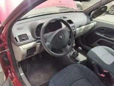 Здавання транспортного засобу renault clio ii fase ii (b/cb0) pack authentique року 2001 потужний 