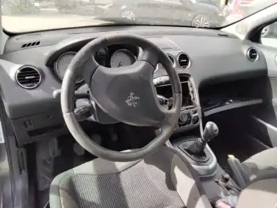 Здавання транспортного засобу peugeot 308 sport року 2001 потужний 