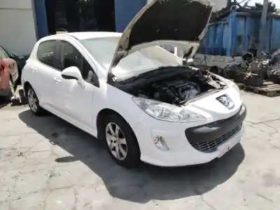 Veículo de Sucata peugeot 308 confort do ano 2001 alimentado 