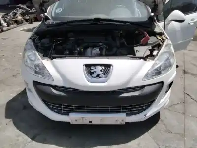 Veículo de Sucata peugeot 308 confort do ano 2001 alimentado 