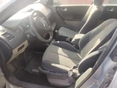 Veicolo di demolizione RENAULT MEGANE II SEDÁN (LM0/1_) 1.5 DCI (LM0F, LM0T, LM2B) dell'anno 2001 alimentato  Veicolo di demolizione RENAULT MEGANE II SEDÁN (LM0/1_) 1.5 DCI (LM0F, LM0T, LM2B) dell'anno 2001 alimentato