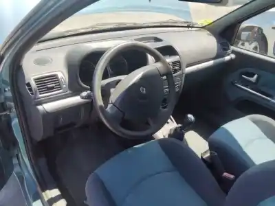 Здавання транспортного засобу renault clio ii fase ii (b/cb0) authentique року 2001 потужний 