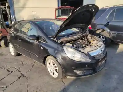 Veículo de Sucata opel corsa d ´´111 years´´ do ano 2001 alimentado 