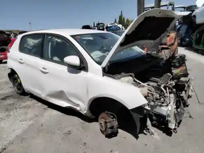 Veículo de Sucata peugeot 308 style do ano 2001 alimentado hm01