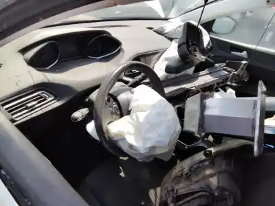 Veículo de Sucata peugeot 308 style do ano 2001 alimentado hm01