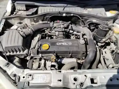 Veículo de Sucata opel combo familiar do ano 2001 alimentado 