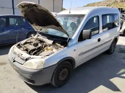 Veículo de Sucata opel combo familiar do ano 2001 alimentado 