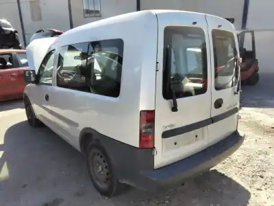 Veículo de Sucata opel combo familiar do ano 2001 alimentado 