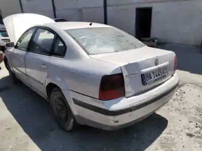 Veículo de Sucata volkswagen passat berlina (3b2) comfortline do ano 2001 alimentado 
