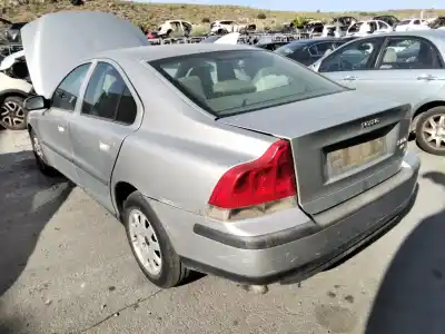 Sloopvoertuig volvo s60 berlina 2.4 d van het jaar 2001 aangedreven 