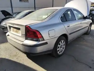 Sloopvoertuig volvo s60 berlina 2.4 d van het jaar 2001 aangedreven 