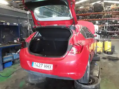 Veicolo di demolizione opel astra j (p10) 1.7 cdti (68) dell'anno 2001 alimentato 