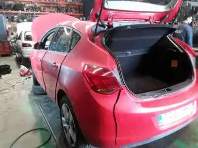 Veicolo di demolizione opel astra j (p10) 1.7 cdti (68) dell'anno 2001 alimentato 