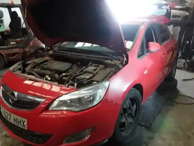 Veicolo di demolizione opel astra j (p10) 1.7 cdti (68) dell'anno 2001 alimentato 