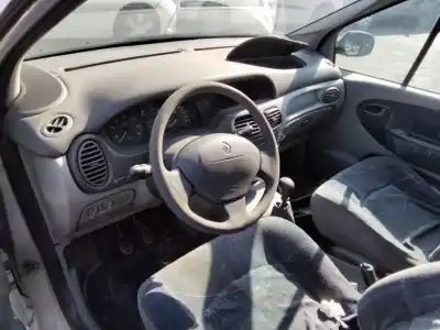 Veicolo di demolizione renault megane i scenic (ja0) 1.9 dti diesel cat dell'anno 2001 alimentato 