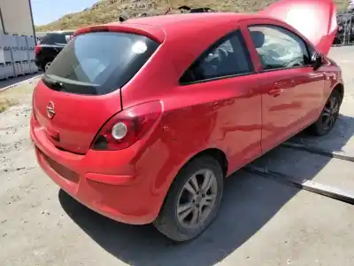 Veículo de Sucata opel corsa d ´´111 years´´ do ano 2001 alimentado 