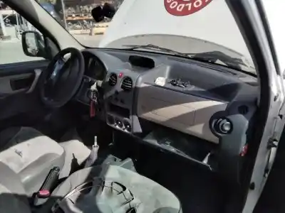 Veículo de Sucata peugeot partner (s2) combi plus do ano 2001 alimentado 