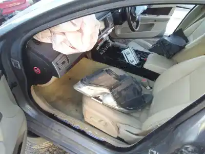 Veicolo di demolizione jaguar xf 3.0 v6 diesel premium luxury dell'anno 2001 alimentato 