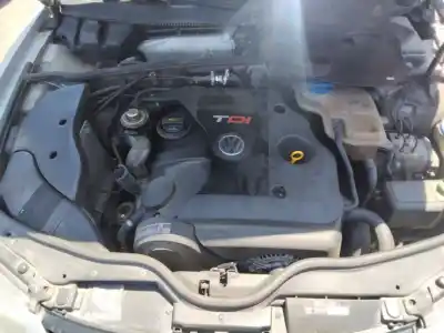 Veículo de Sucata volkswagen passat berlina (3b2) comfortline do ano 2001 alimentado gr4002av