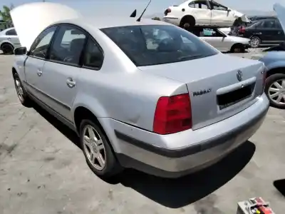 Veículo de Sucata volkswagen passat berlina (3b2) comfortline do ano 2001 alimentado gr4002av