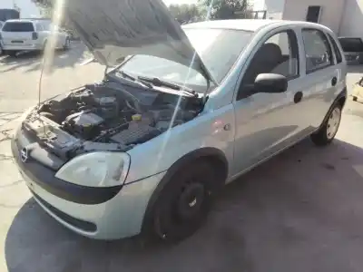Véhicule à la ferraille opel corsa c (x01) 1.0 (f08, f68) de l'année 2001 alimenté 
