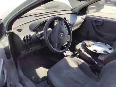 Véhicule à la ferraille opel corsa c (x01) 1.0 (f08, f68) de l'année 2001 alimenté 